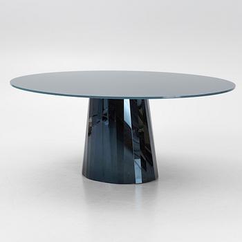 Voctoria Willmotte, a "Pli" dining table, ClassiCon, 2017.