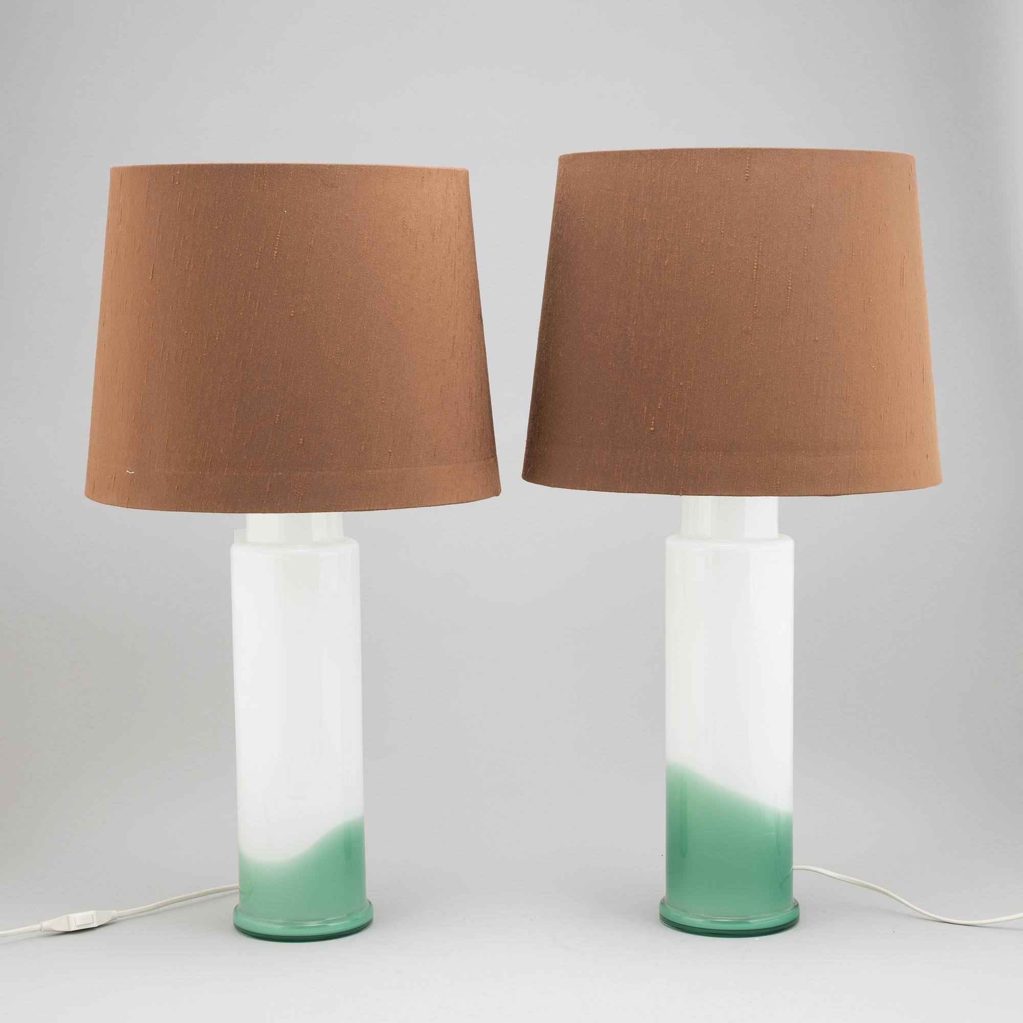 Uno & Östen Kristiansson, a pair of glass table light for Luxus, 1970's.