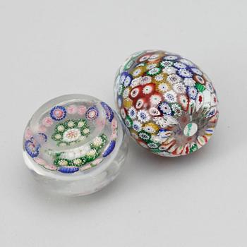 BREVPRESSAR, 2 st, glas, Murano, 1900-tal.