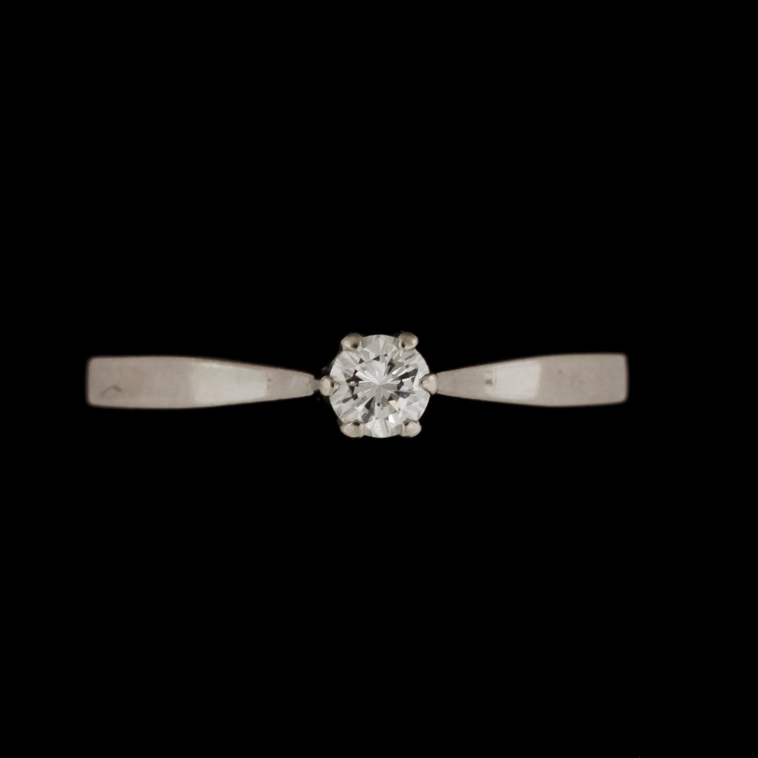 RING, vitguld 18K, diamant. Guldsmeders Inköps AB, Uppsala 1973. Vikt ca 2 gram.
