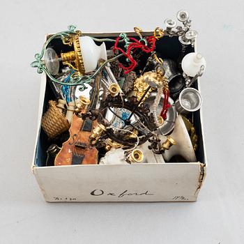 Dollhouse furniture, approx. 12 pieces, and dollhouse accessories, including Waltershausen, Germany, late 19th Century.