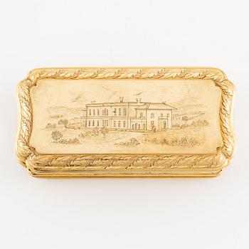 An English 18 carat gold snuff box, marks of William Summers, London 1867.