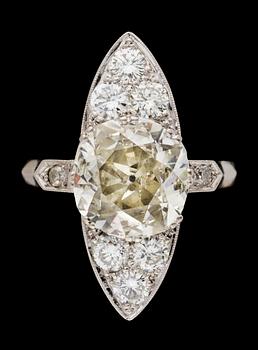 606. RING, MED GAMMALSLIPAD DIAMANT 4.28 CT.
