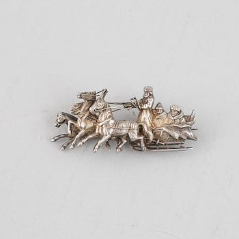 A Russian late 19th century silver broach, marked St. Petersburg.