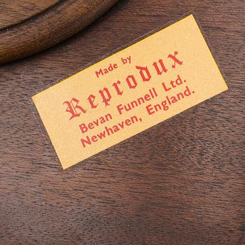 SIDOBORD/BLOMBORD, ett par, Reprodux, Bevan Funnell, England,  1900-talets slut.