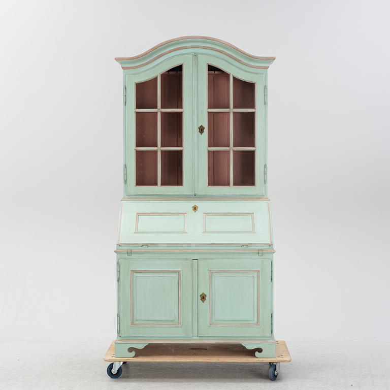 Skrivskåp, rokokostil, modern tillverkning.