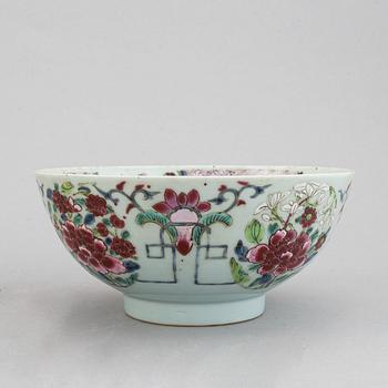 Two Chinese imari and famille rose porcelain bowls, Qing dynasty, 18th century.