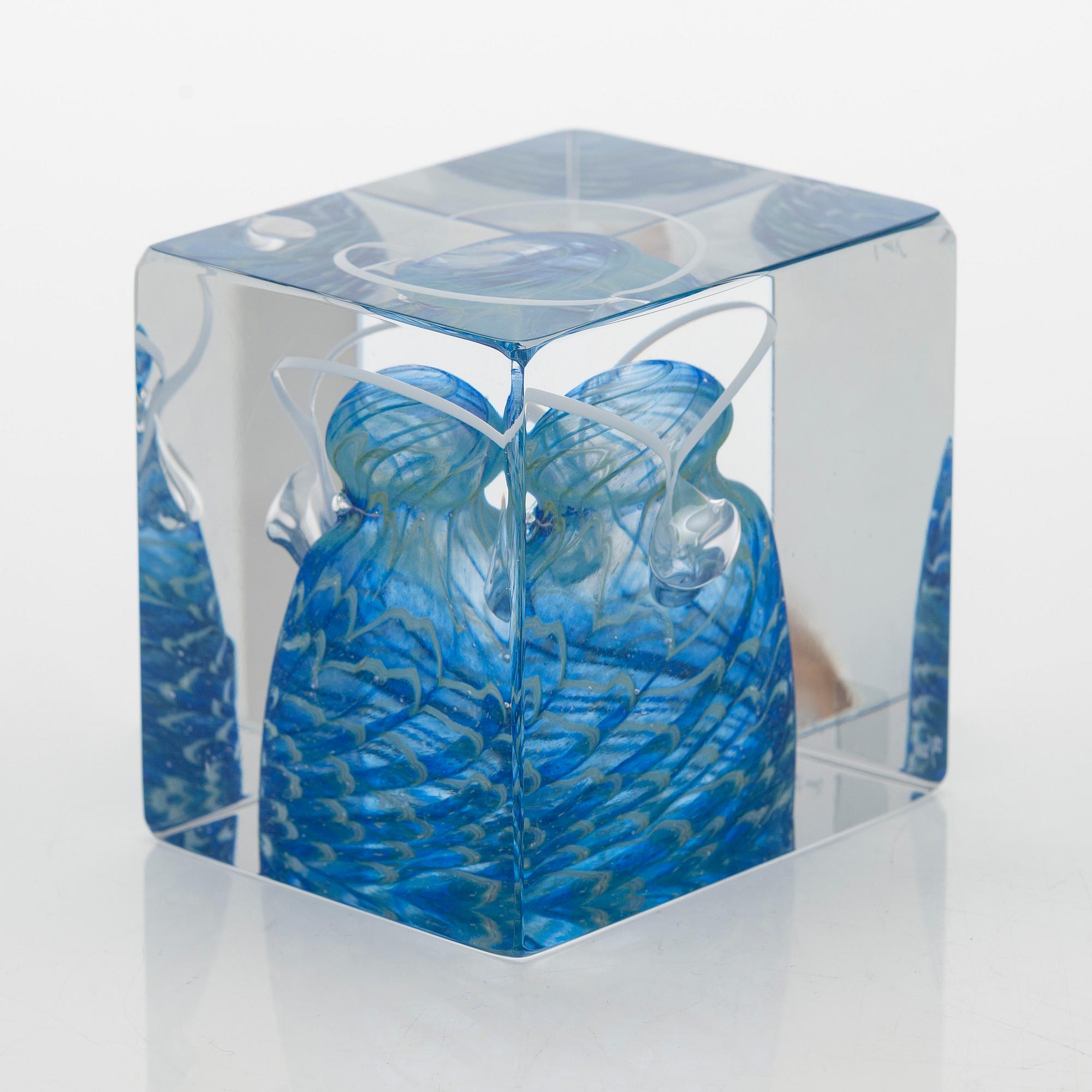 Oiva Toikka, annual glass cube 1988, signed Oiva Toikka Nuutajärvi 1988, 121/2000.