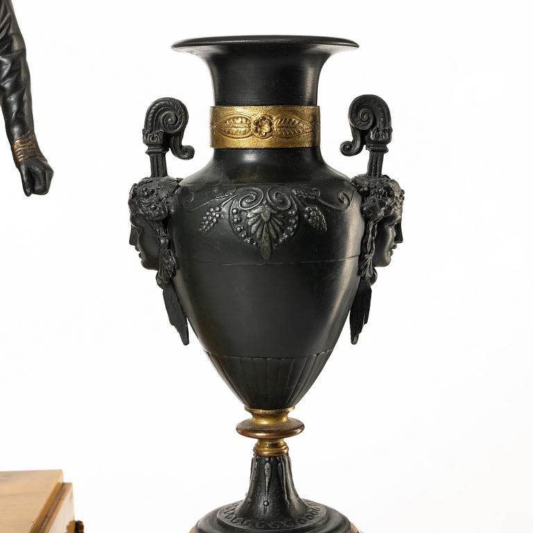 Bordsgarnityr, 3 delar, 1900-talets början. Empirestil.