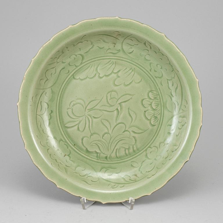 A celadon glazed ceramic dish, for South east asian market, 17th century.