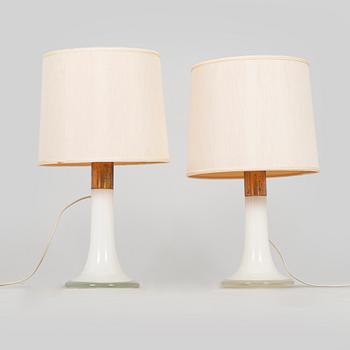 Lisa Johansson-Pape, pöytävalaisimia, 2 kpl, malli 46-017, Stockmann Orno 1960-luku.