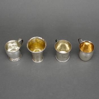 BÄGARE samt 3 st SUPKOPPAR, silver, Tot vikt 111 gram. Bägare stämplad Lars Castman, Vimmerby ca 1750.