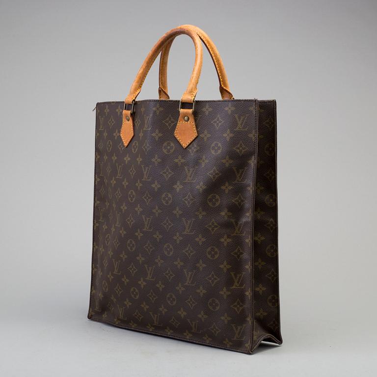 A Louis Vuitton "Sac Plât" bag.