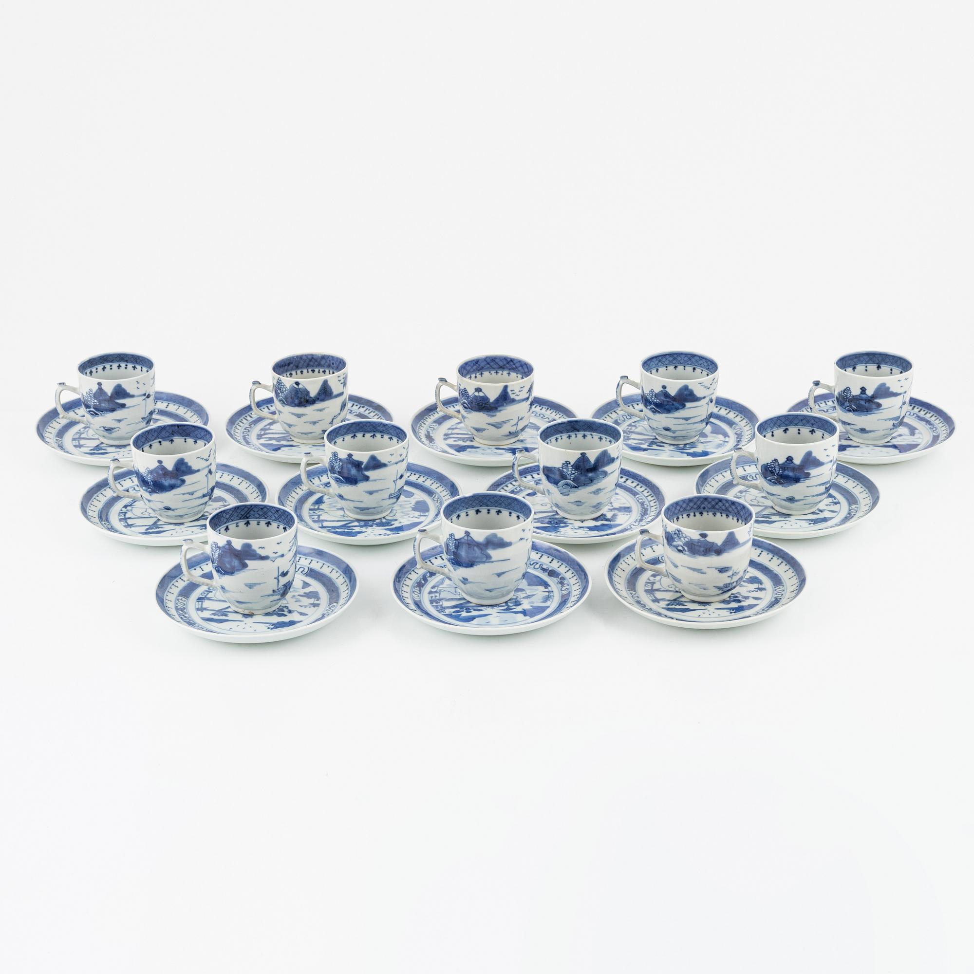 A 24-piece porcelain coffee set, China, Qing Dynasty, around 1800.