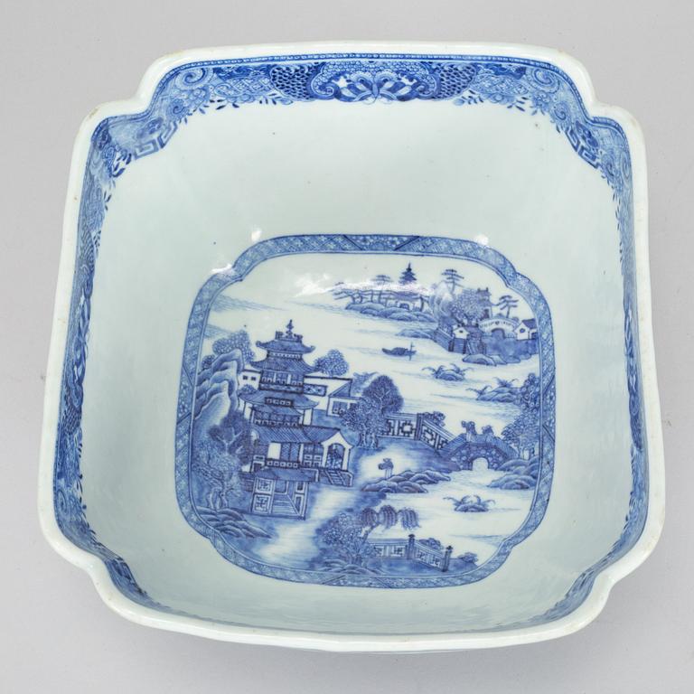 Two blue and white serving dishes and a bowl, Qing dynasty, Qianlong (1736-95).