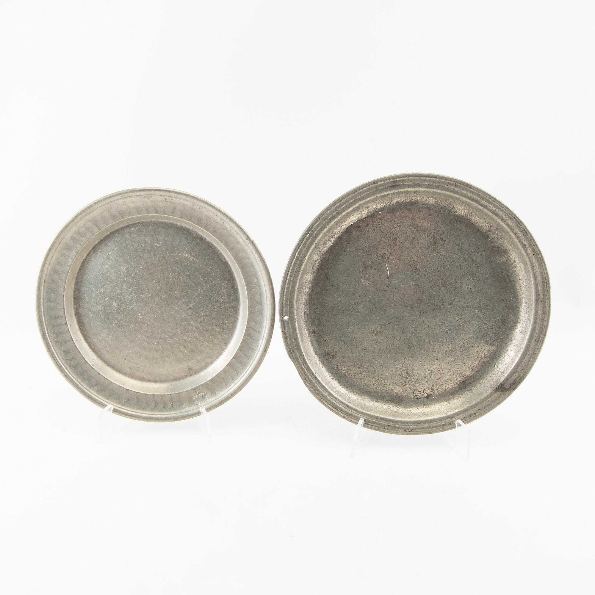 Plates 12 pcs pewter 19th century and earlier.