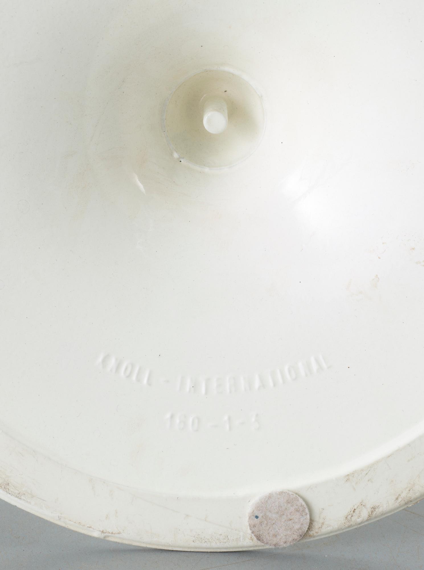 SOFFBORD, "Tulip", Eero Saarinen för Knoll International, USA. 1900-talets andra hälft.