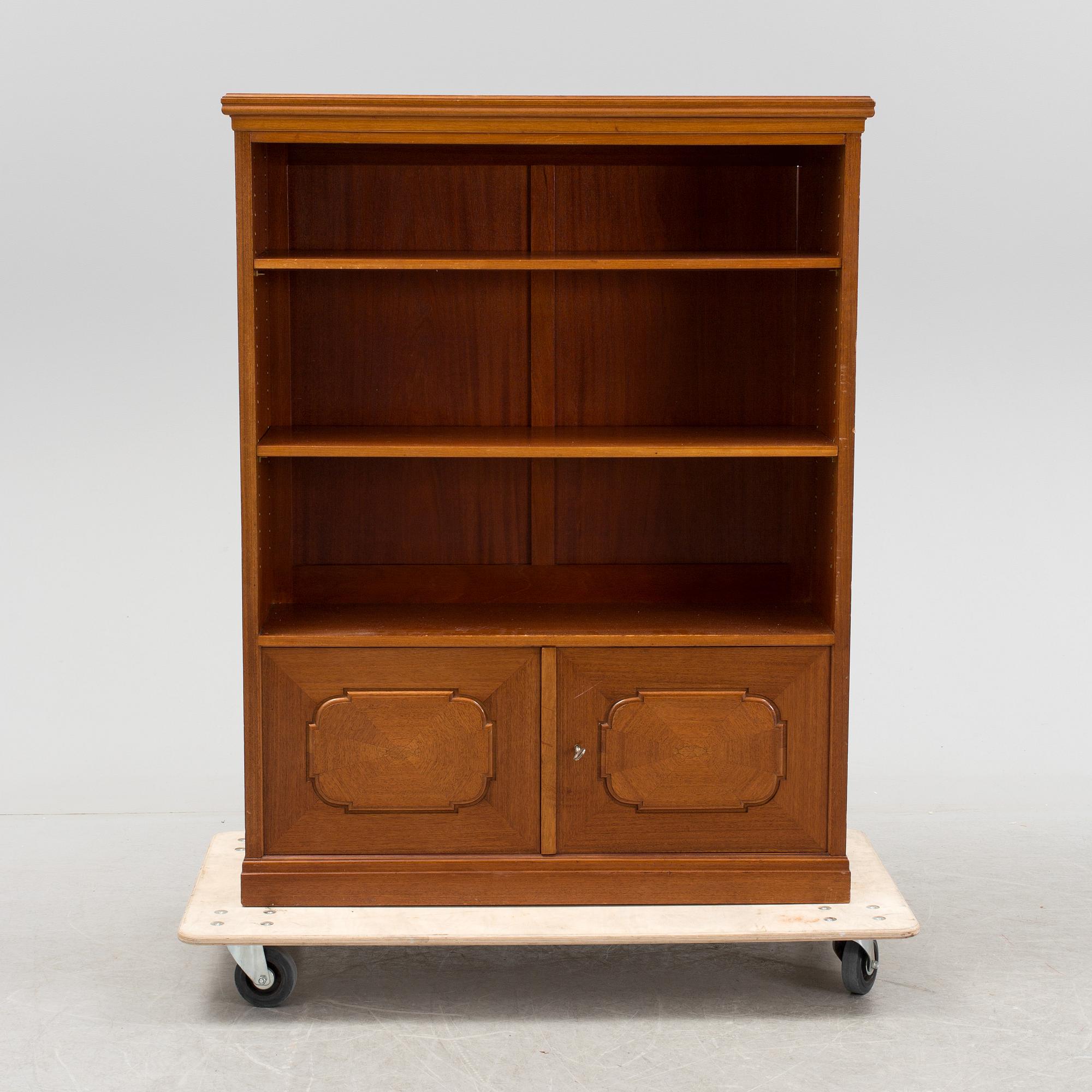A first half 20th century bookshelf. - Bukowskis