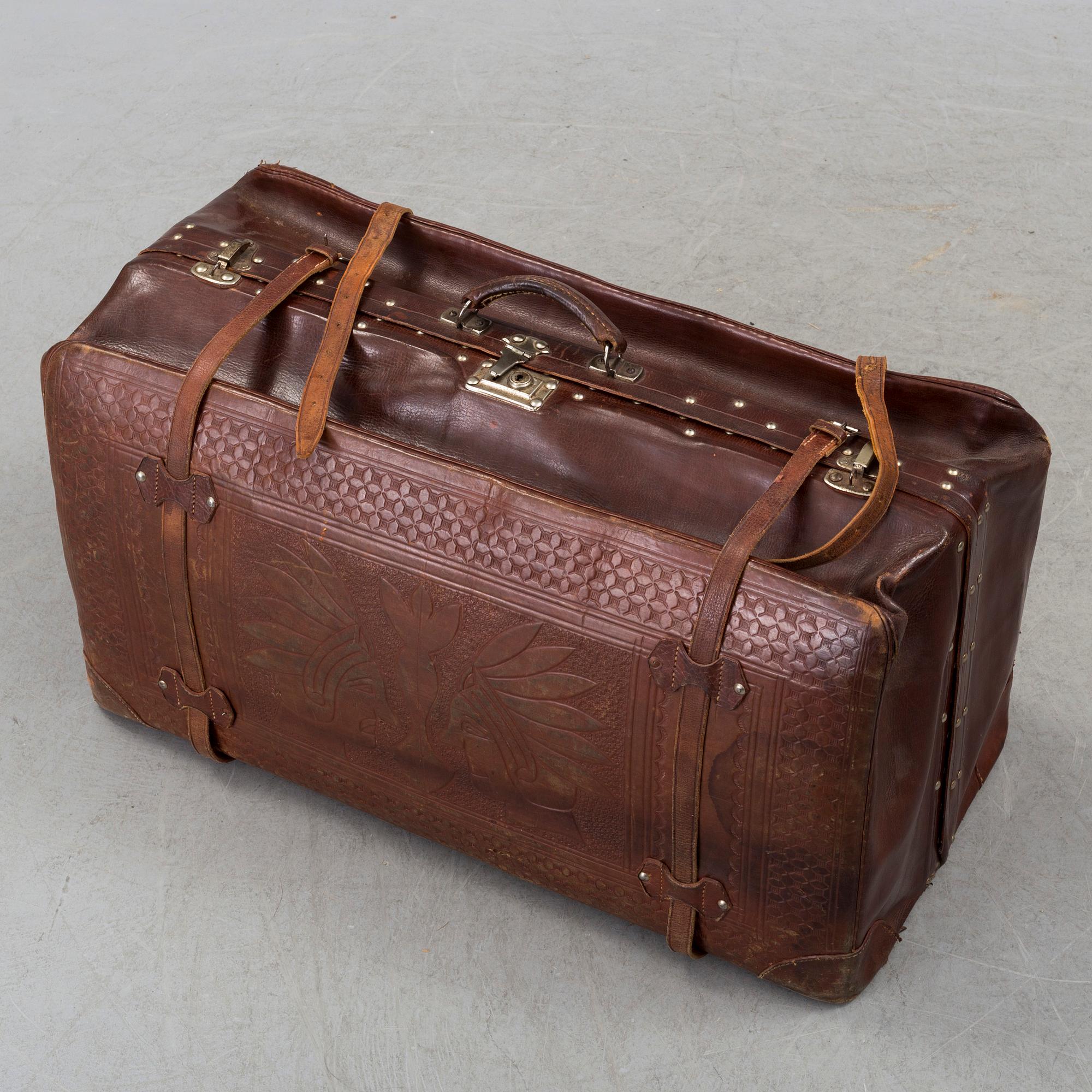 An early 20th century bag.