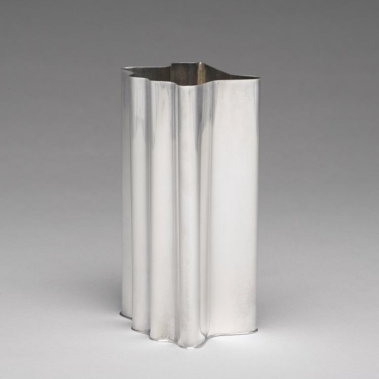 Kristian Nilsson, a sterling silver vase, Stockholm 1978.