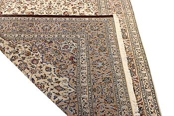 A Keshan carpet, c. 283 x 195 cm.