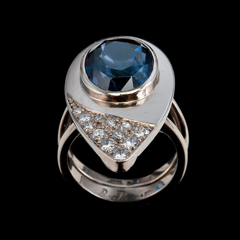 RING, spinell ca 8.00 ct, diamanter ca 0.35 ct.