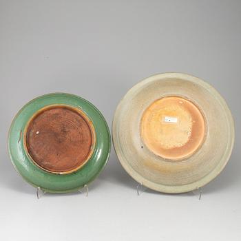 Two celadon dishes, Mingstyle, 20th Cenutry.