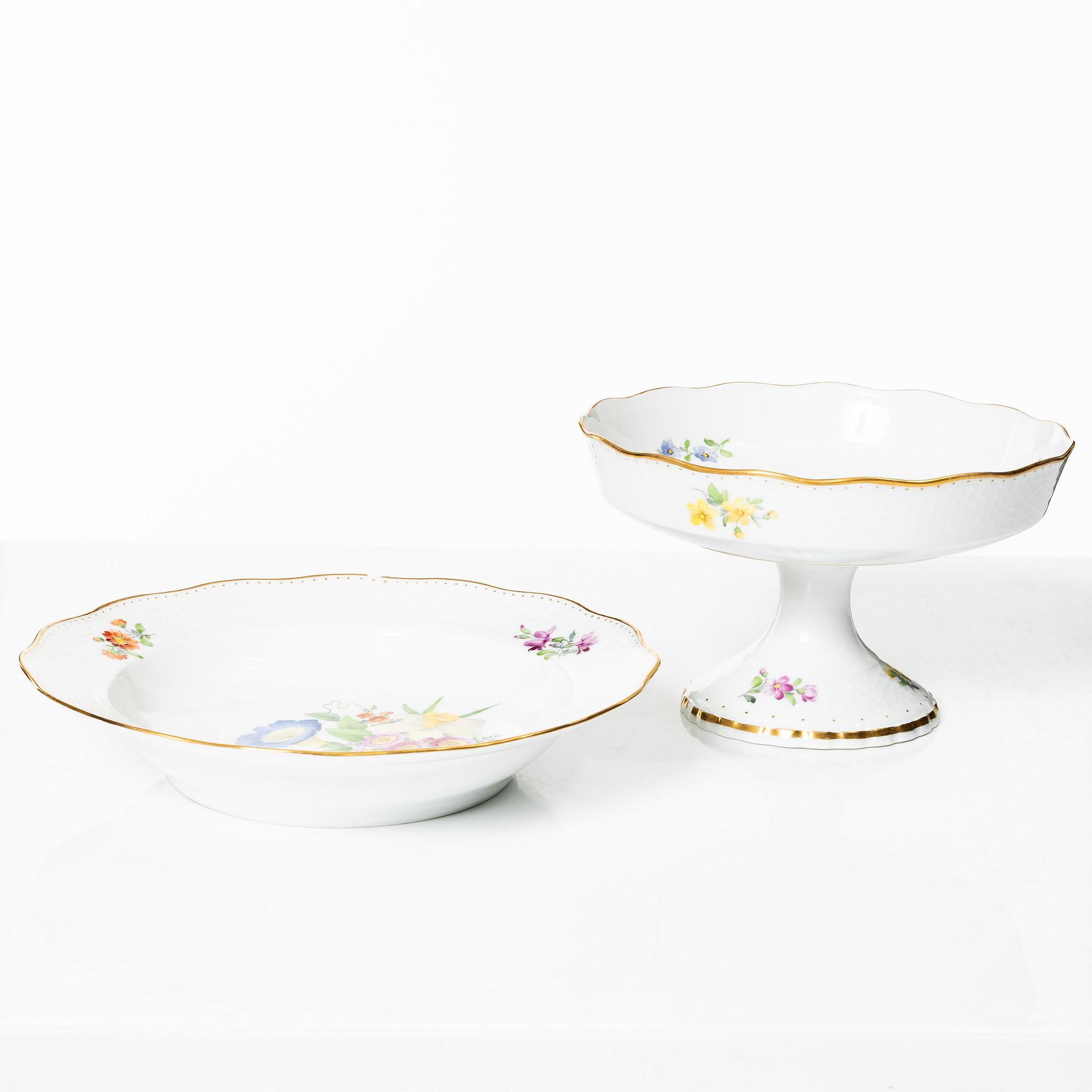 Royal Copenhagen, a 33-piece dinner service, 'Saxon Flower', Denmark.