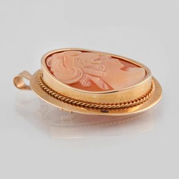 BROSCH, 18K guld med skuren snäckskalscamé, Ceson, Göteborg. Vikt 8,3 gram.