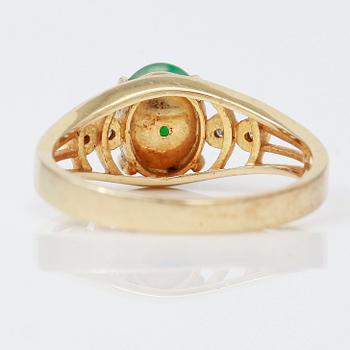 RING, gröntonad jade.