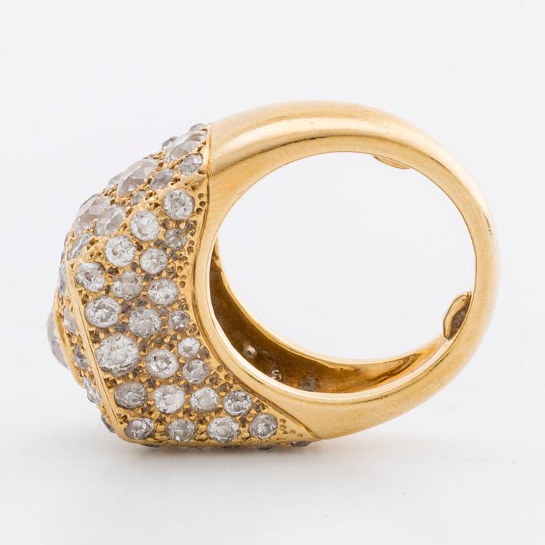 RING 20K gold w old-cut diamonds approx 4,5 ct, valuation letter.