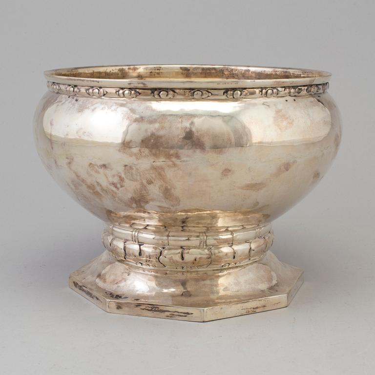 A silver bowl, Denmark 1919.