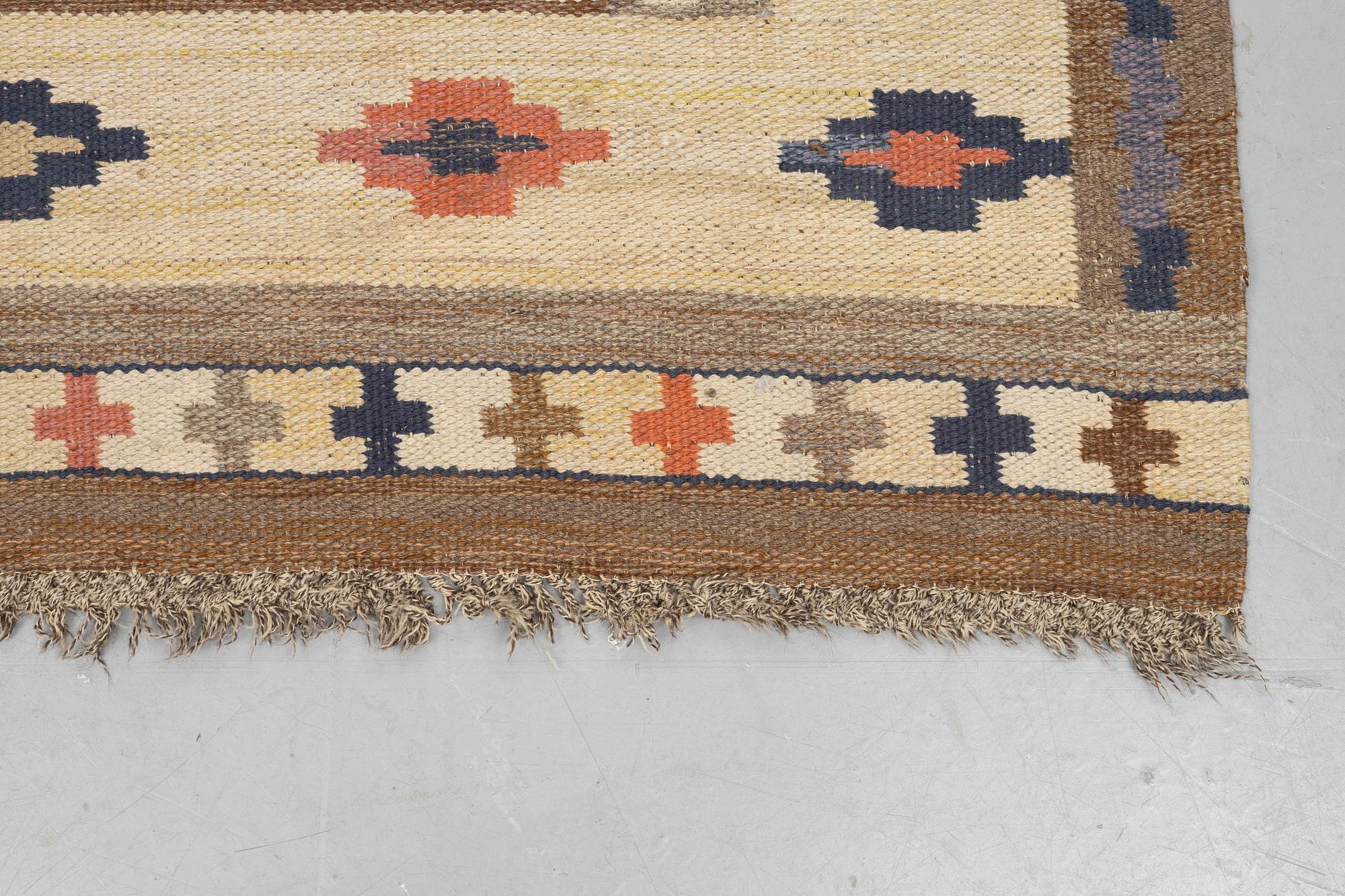 matta, "Ljusa mattan", rölakan, ca 253,5 x 169 cm, signerad MMF.