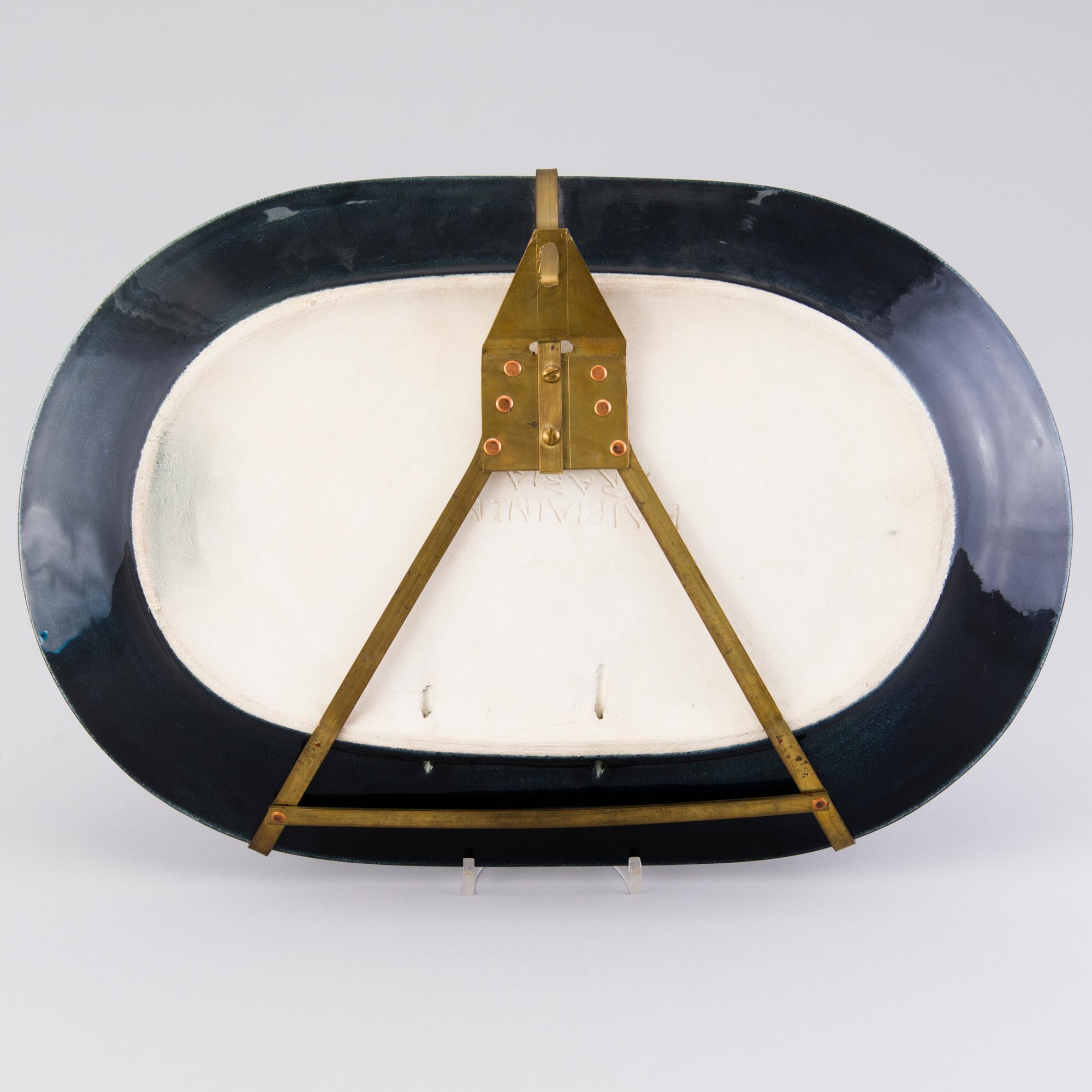 BIRGER KAIPIAINEN, a decorative plate, signed Kaipiainen, Arabia.