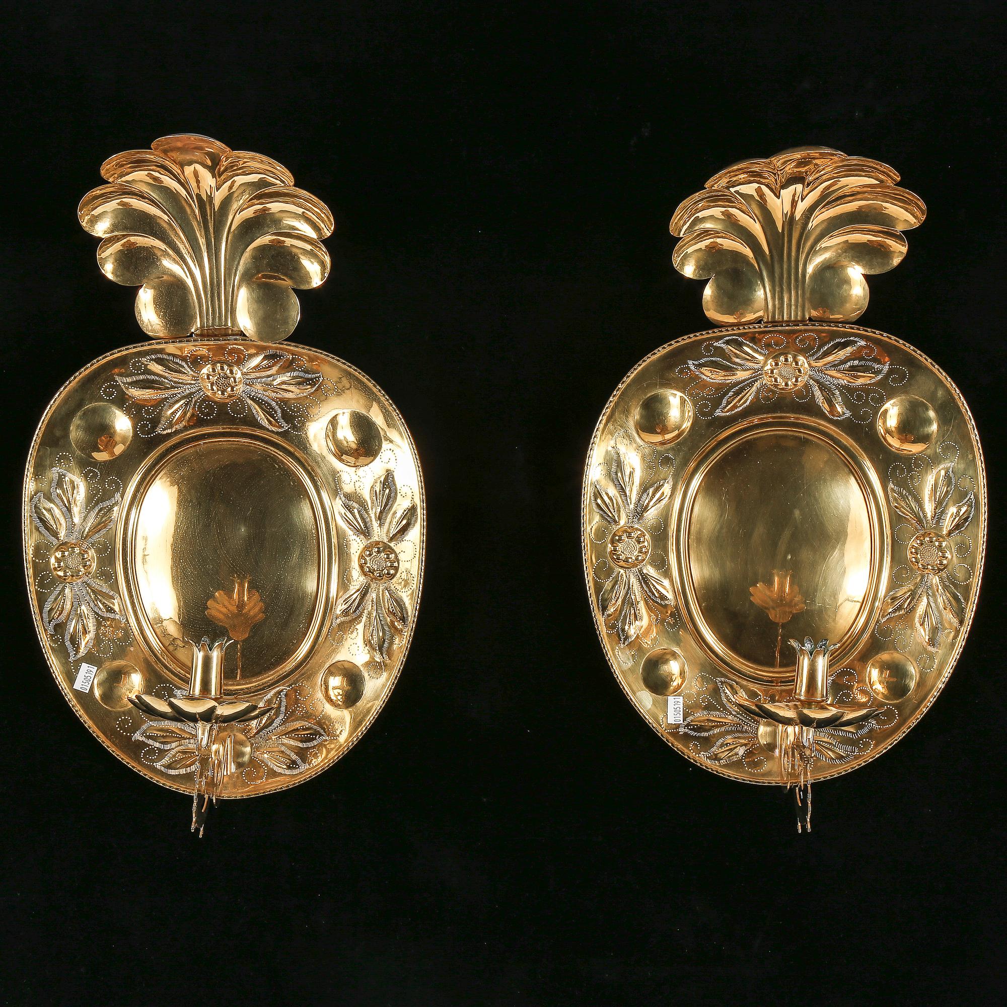 LJUSPLÅTAR/LAMPETTER, ett par, mässing, barockstil, 1900-talets första hälft.