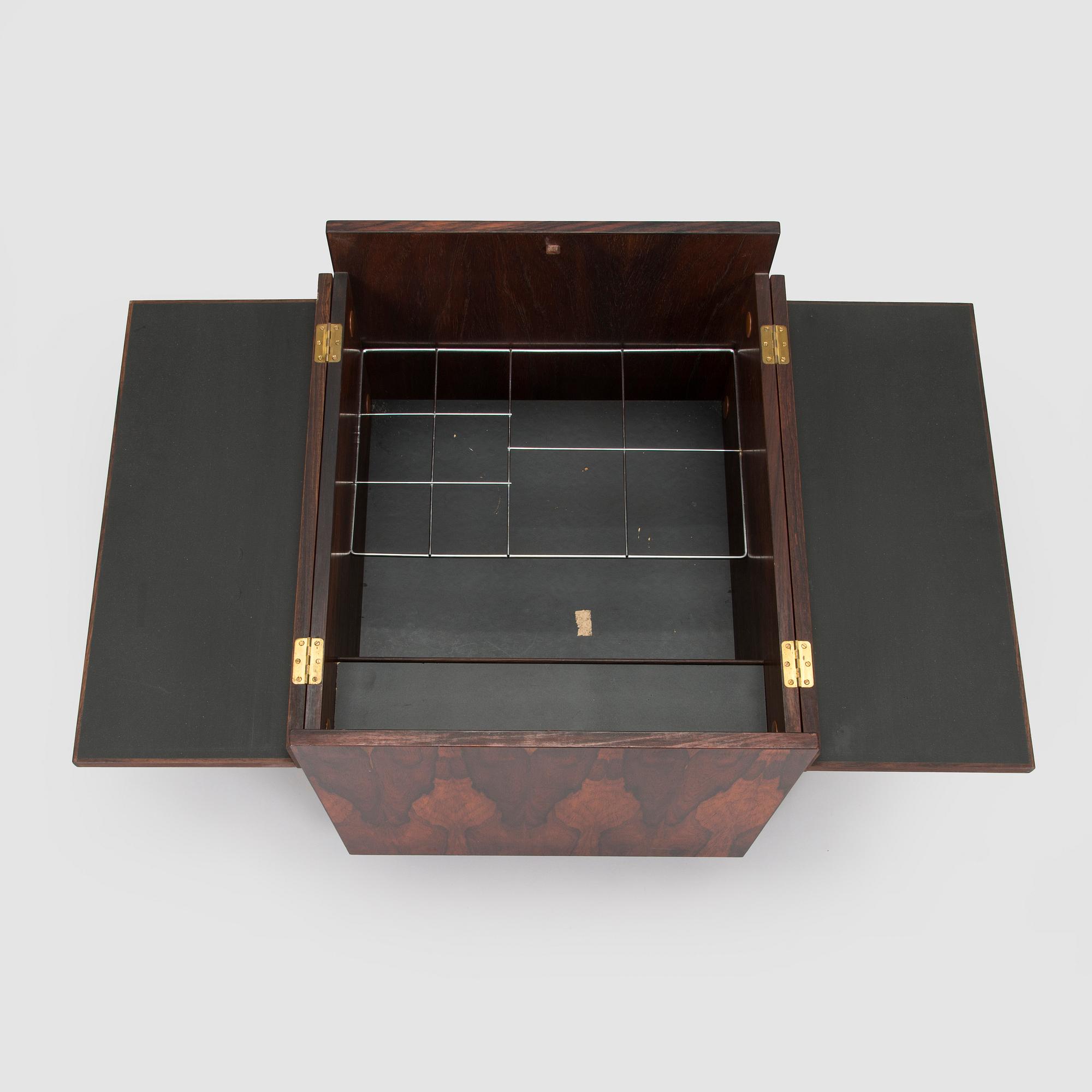 Baaripöytä, valmistaja Randers Møbelfabrik, Tanska 1960-luku.