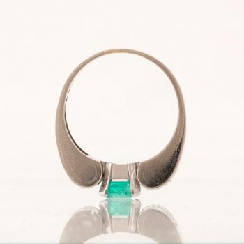 W.A. Bolin, ring 18K white gold with a rectangular step-cut emerald and round brilliant-cut diamonds, Stockholm 1976.