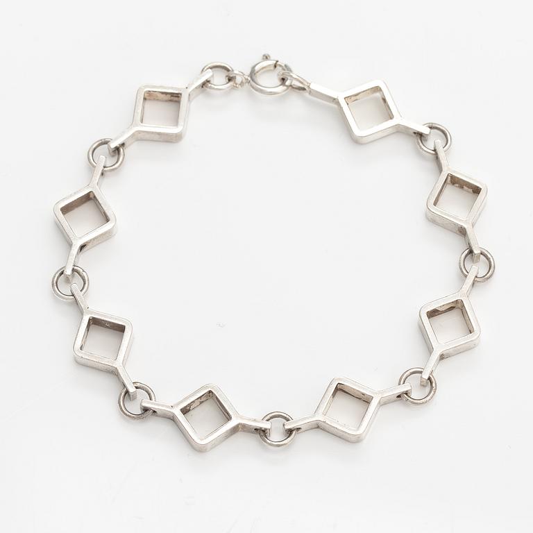 Jorma Laine, A silver bracelet "Ruutu". Kultateollisuus, Turku 1967.