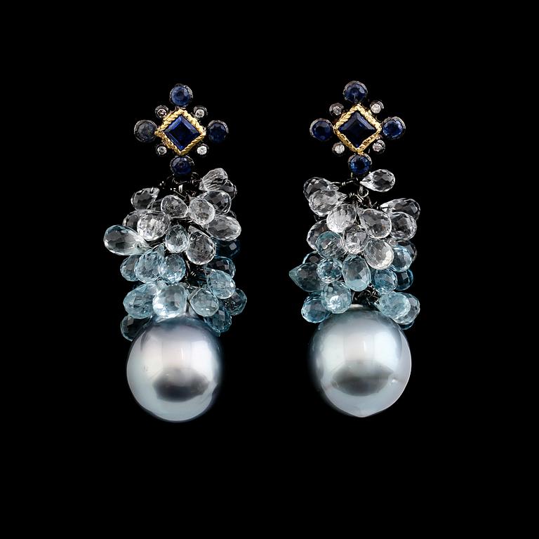 ÖRHÄNGEN, 1 par, 18K guld, south sea pärlor, akvamariner, diamanter. Vikt ca 29 g.