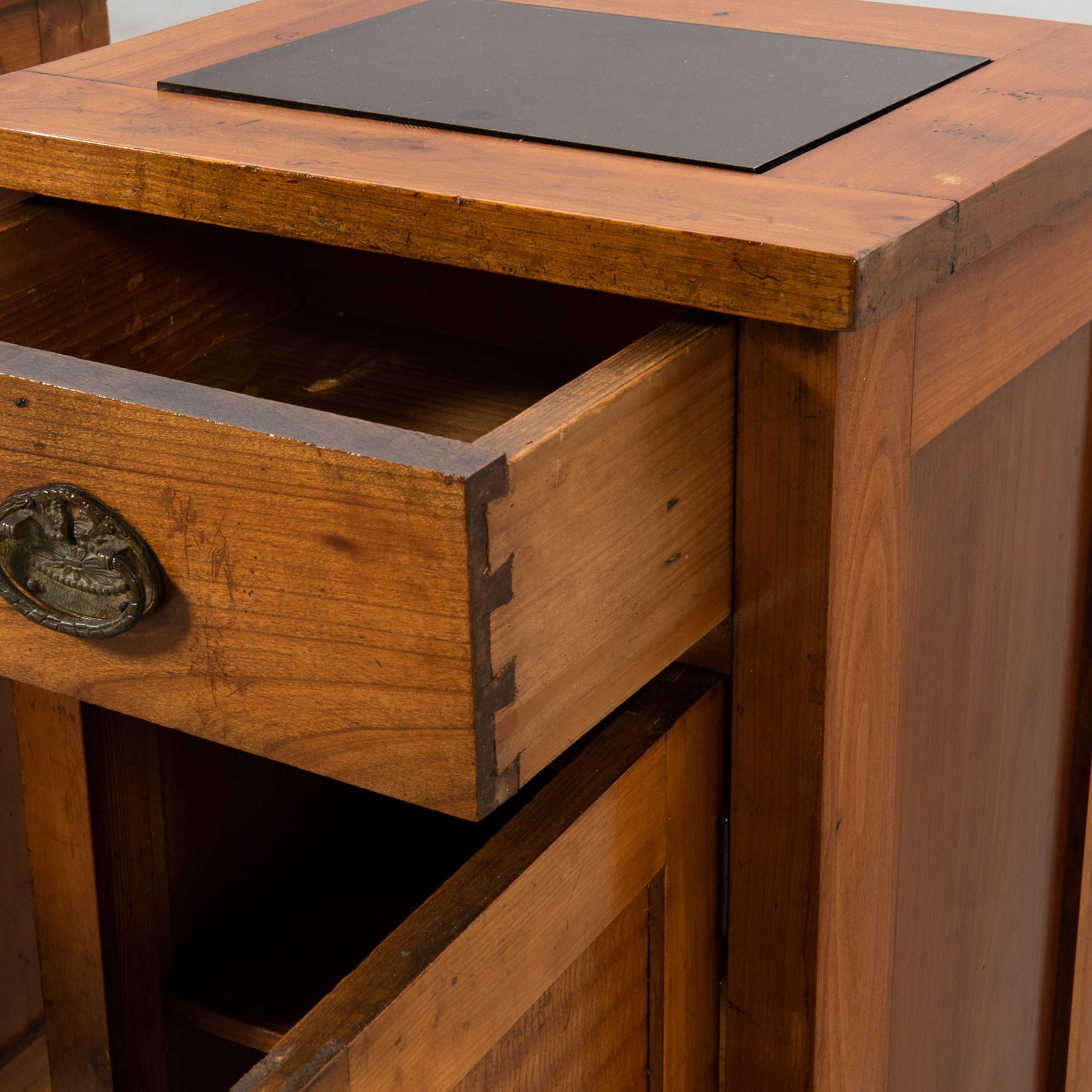 Sängbord, ett par, Art Deco, 1900-talets första hälft.