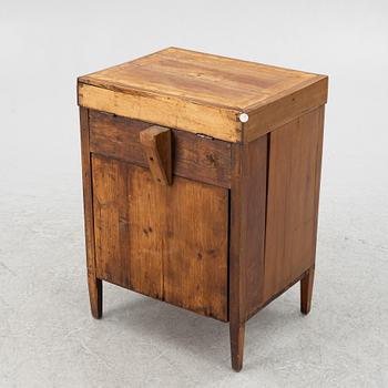 A washstand, 19th Century.