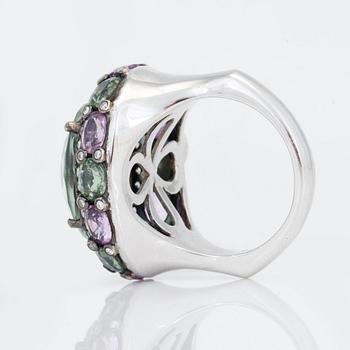 A circa 5.58 ct prasolite, pink and green sapphire and brilliant-cut diamond ring.