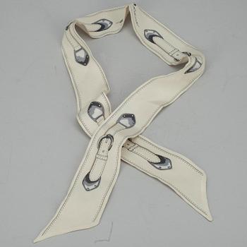 VÄSKOR, 2 st, samt SCARF, Etienne Aigner.