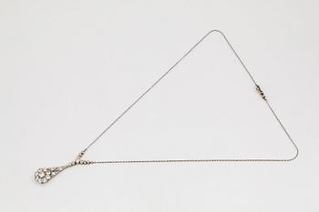 Hängsmycke platina med gammal- och åttkantslipade diamanter.
