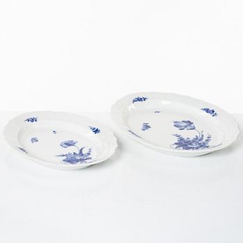 Royal Copenhagen, servisdelar, 67 delar, "Blå blomst", Danmark.