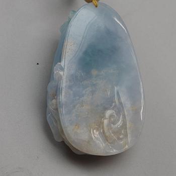 A jadeit pendant with collier, China, 20th Century.