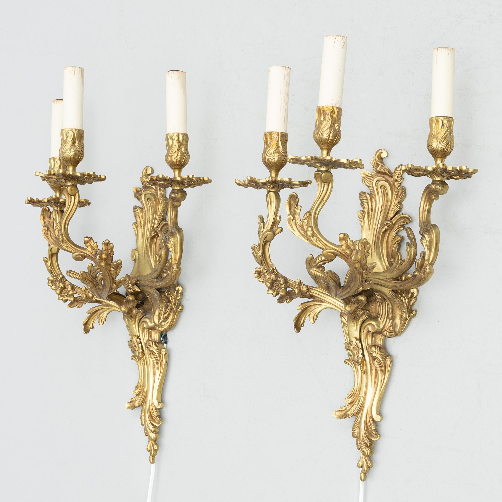 A pair of Rococo style wall lamps, early 20th Century.