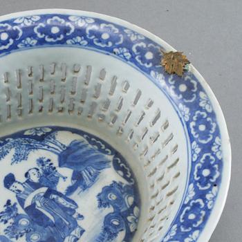 GALLERSKÅL, SKÅLFAT SAMT FAT, porslin, Kina, 1700-tal.
