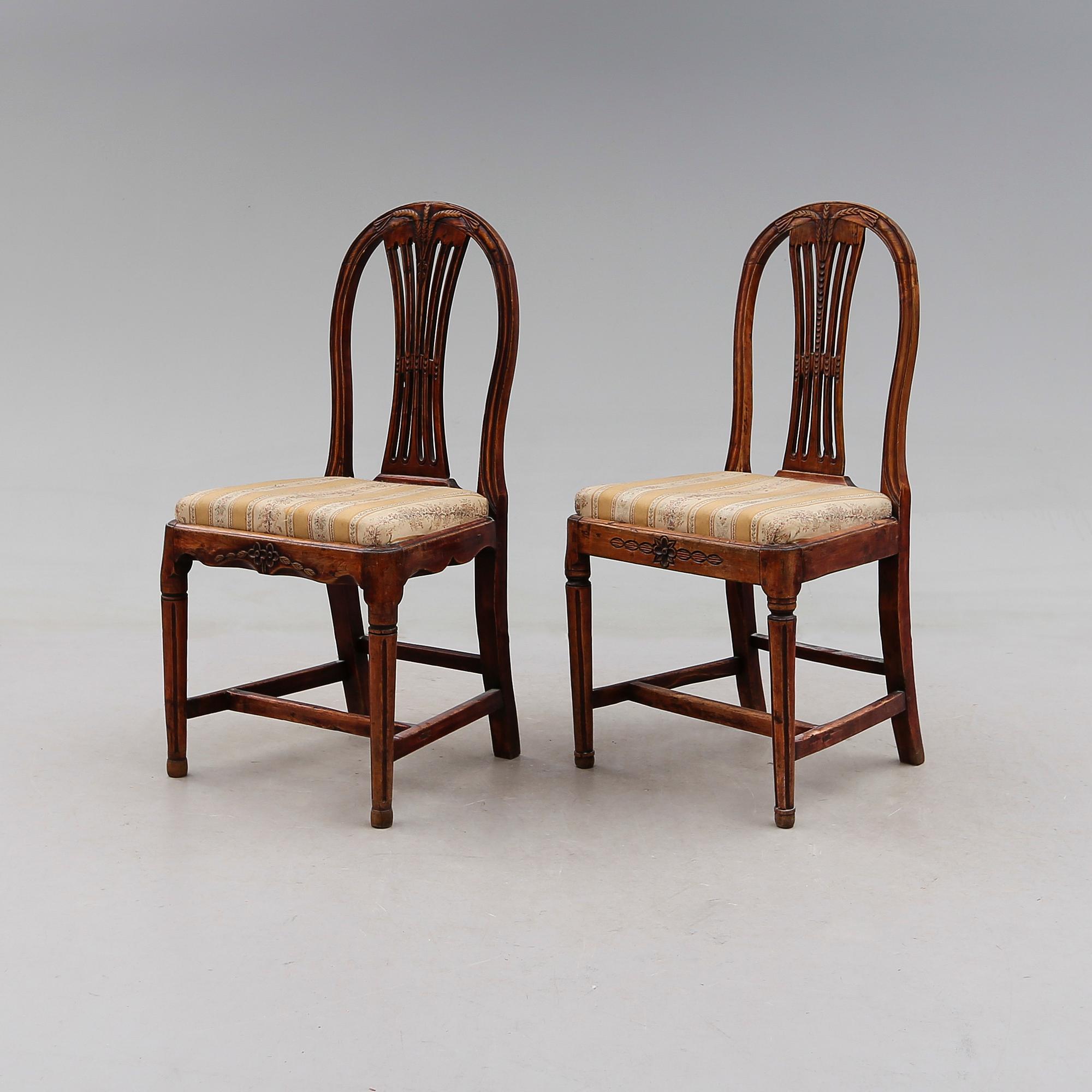STOLAR, 2 st, gustavianska provinsarbeten, 1700-talets slut.