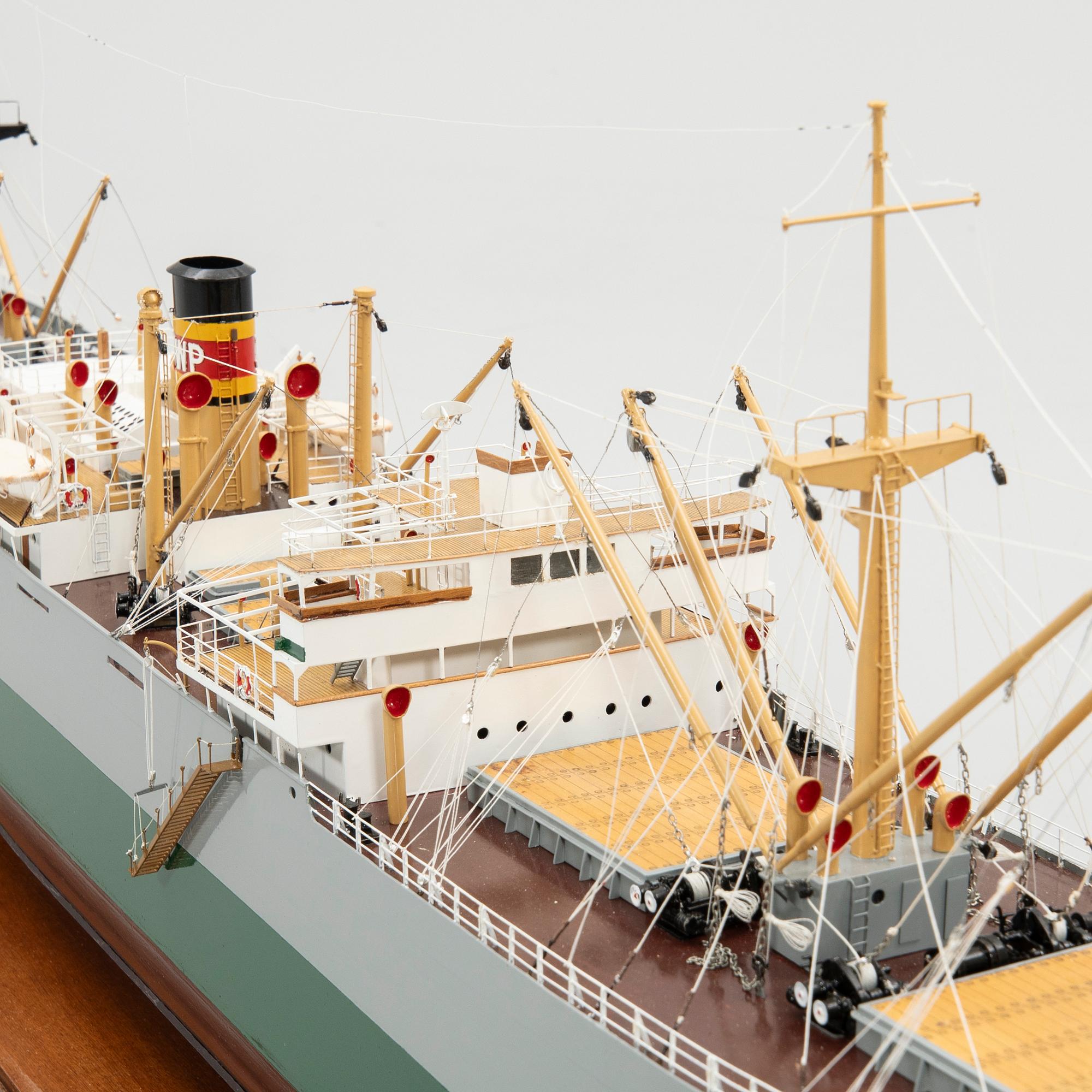 M/S Ragni Paulin, Åbo och senare Nagu, rederimodell i monter.